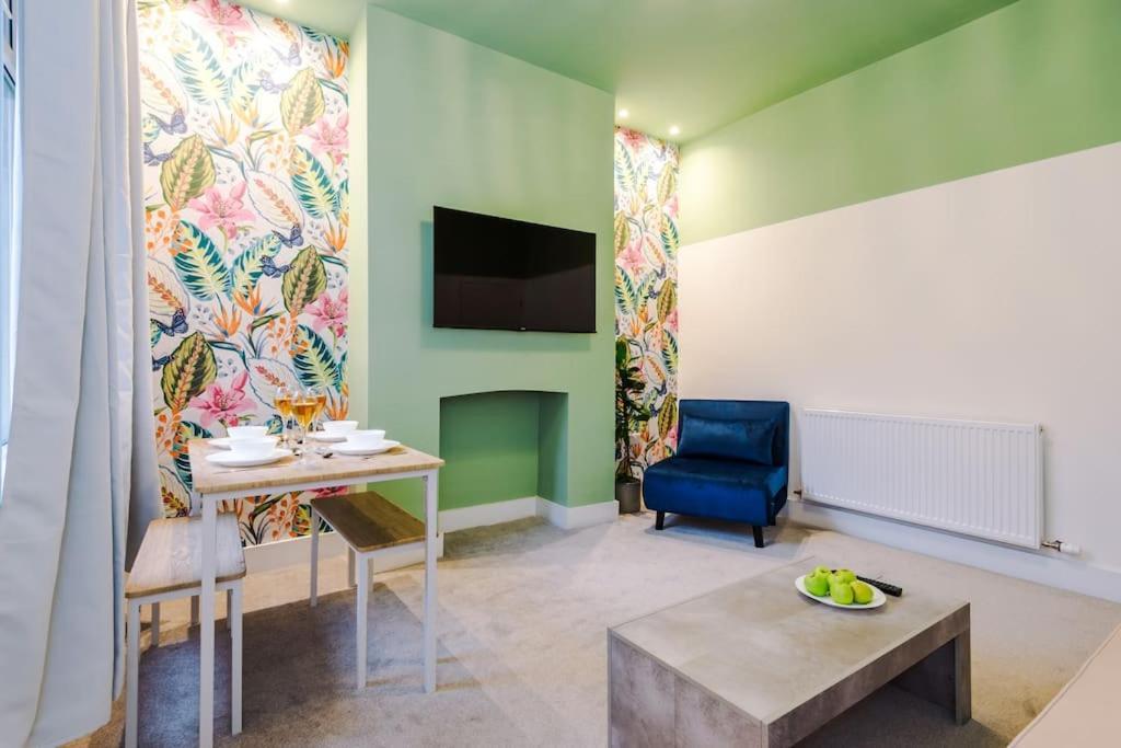 5 Bed Salford Sanctuary Retreat Villa Manchester Exteriör bild