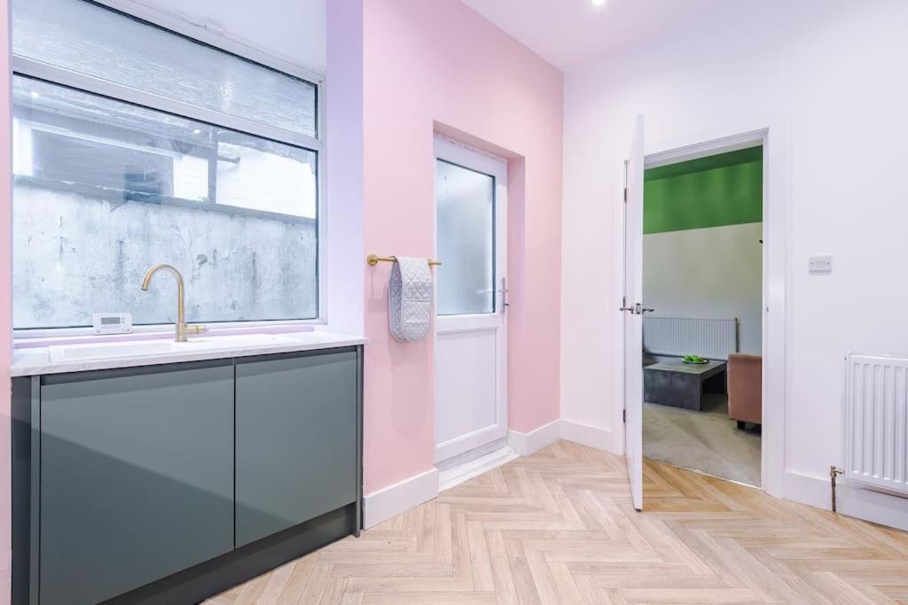 5 Bed Salford Sanctuary Retreat Villa Manchester Exteriör bild