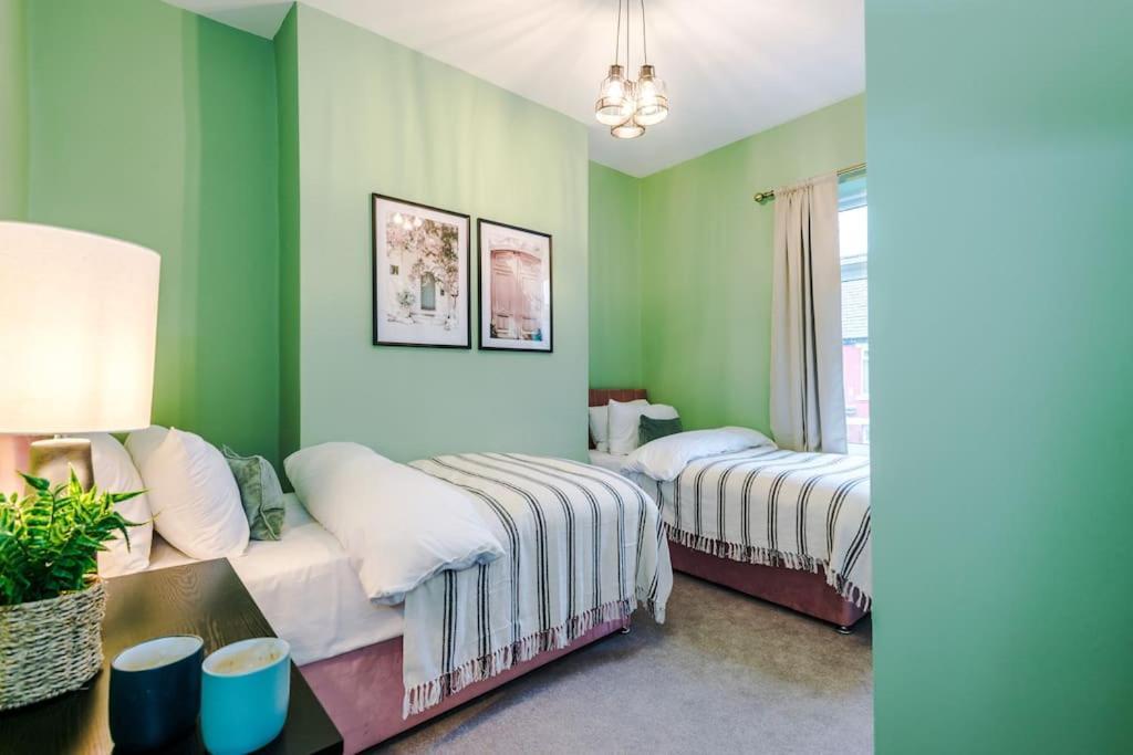 5 Bed Salford Sanctuary Retreat Villa Manchester Exteriör bild
