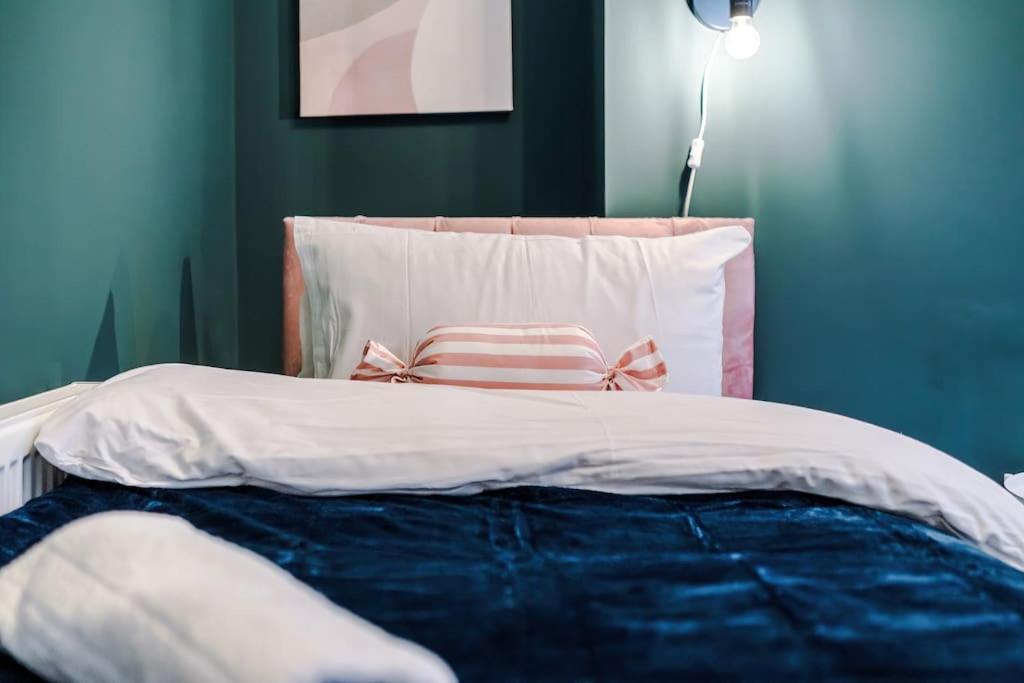 5 Bed Salford Sanctuary Retreat Villa Manchester Exteriör bild
