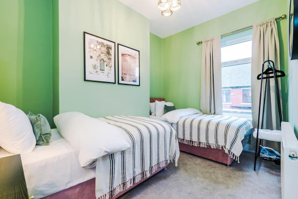 5 Bed Salford Sanctuary Retreat Villa Manchester Exteriör bild