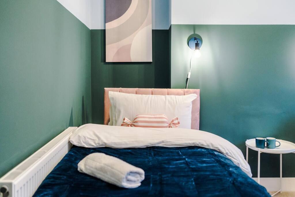 5 Bed Salford Sanctuary Retreat Villa Manchester Exteriör bild